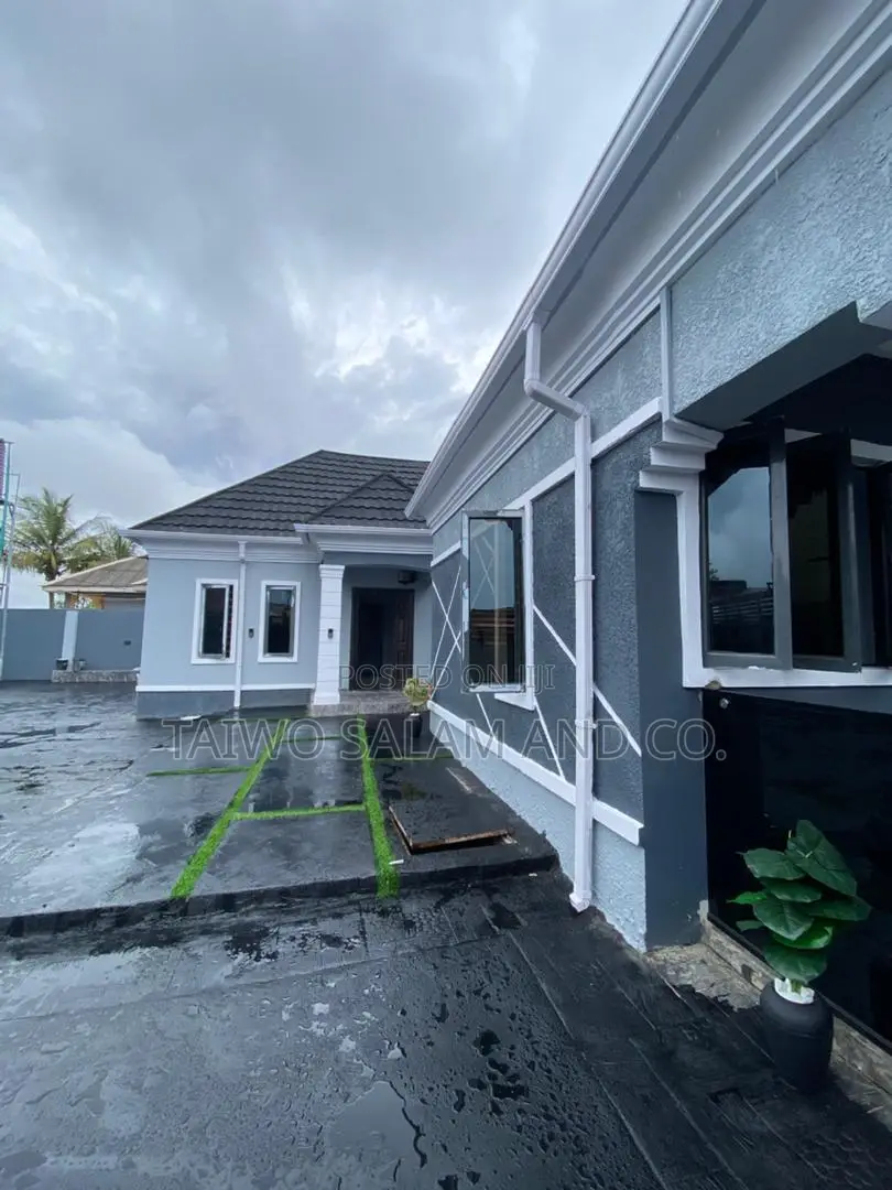 3bdrm Bungalow in Akala Express for sale in Akala Express