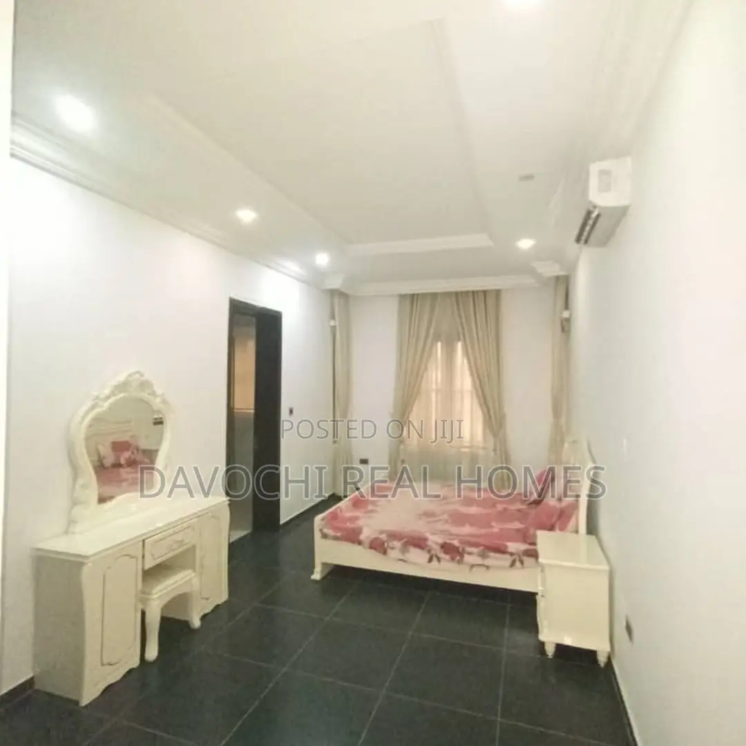 3bdrm Apartment in Lekki Right for rent in Lekki Phase 2