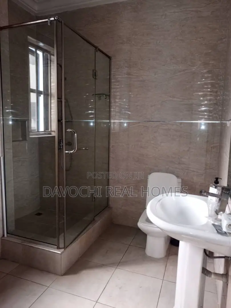 3bdrm Apartment in Lekki Right for rent in Lekki Phase 2