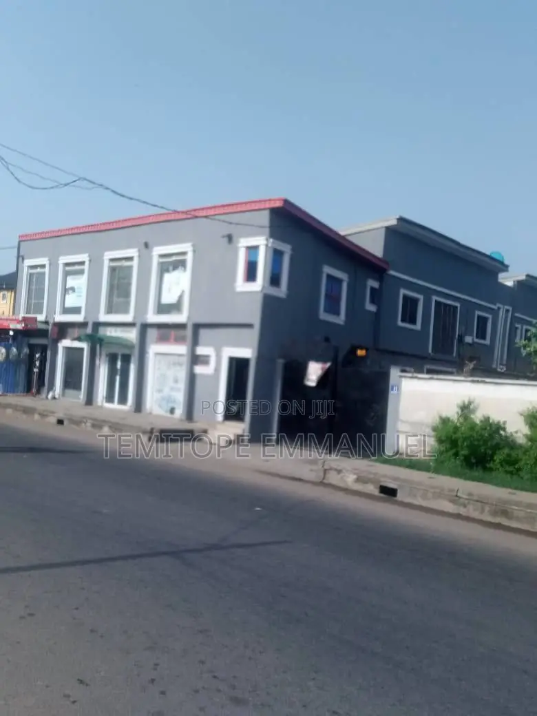 Furnished 14bdrm House in Okeafa, Isolo, Lagos for sale in Oke-Afa