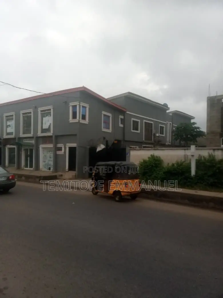 Furnished 14bdrm House in Okeafa, Isolo, Lagos for sale in Oke-Afa