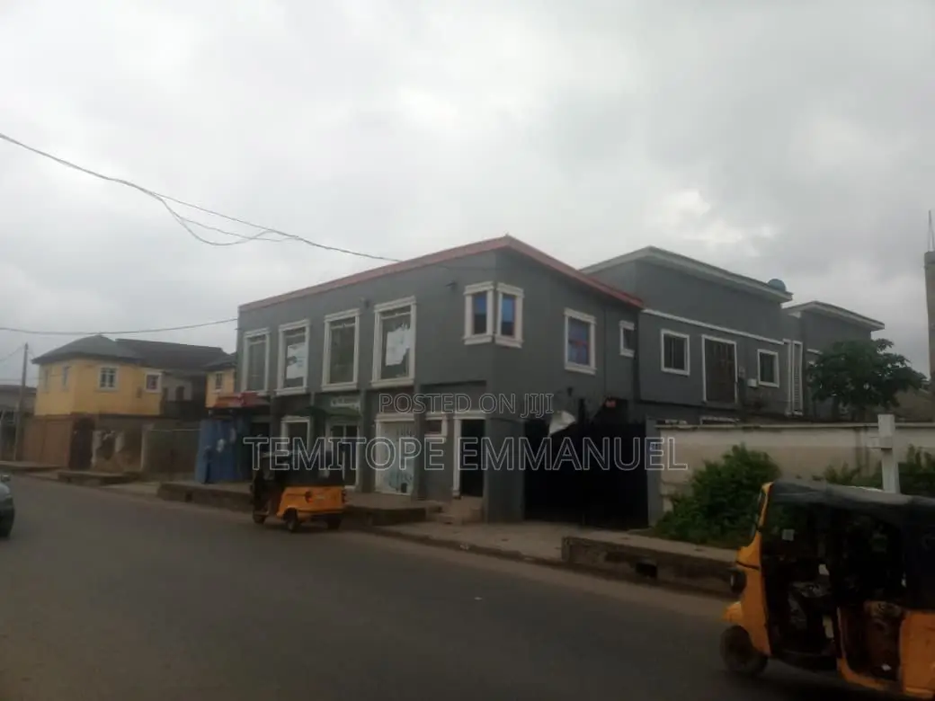 Furnished 14bdrm House in Okeafa, Isolo, Lagos for sale in Oke-Afa
