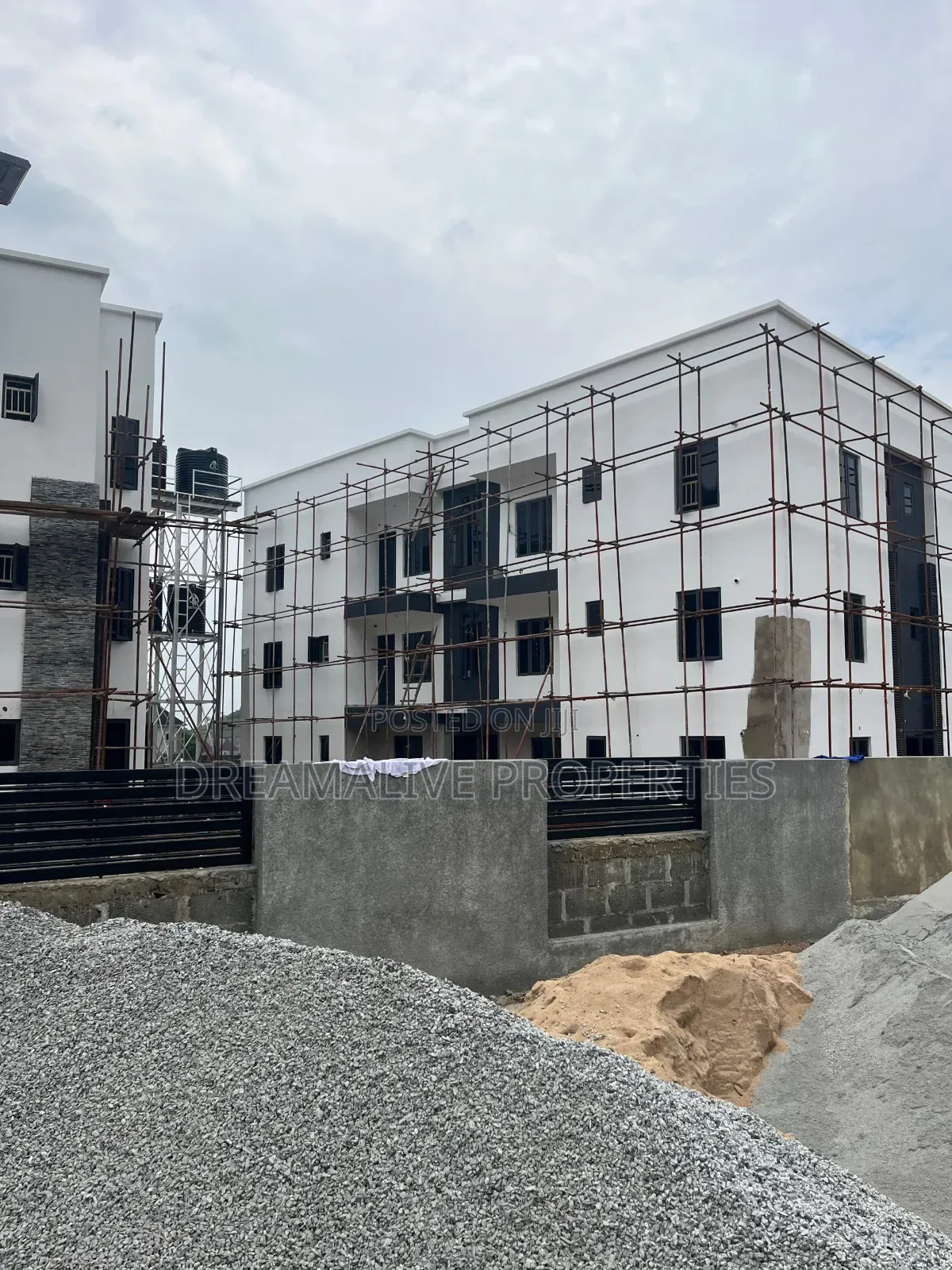 3bdrm Block of Flats in Dawaki for sale in Dawaki
