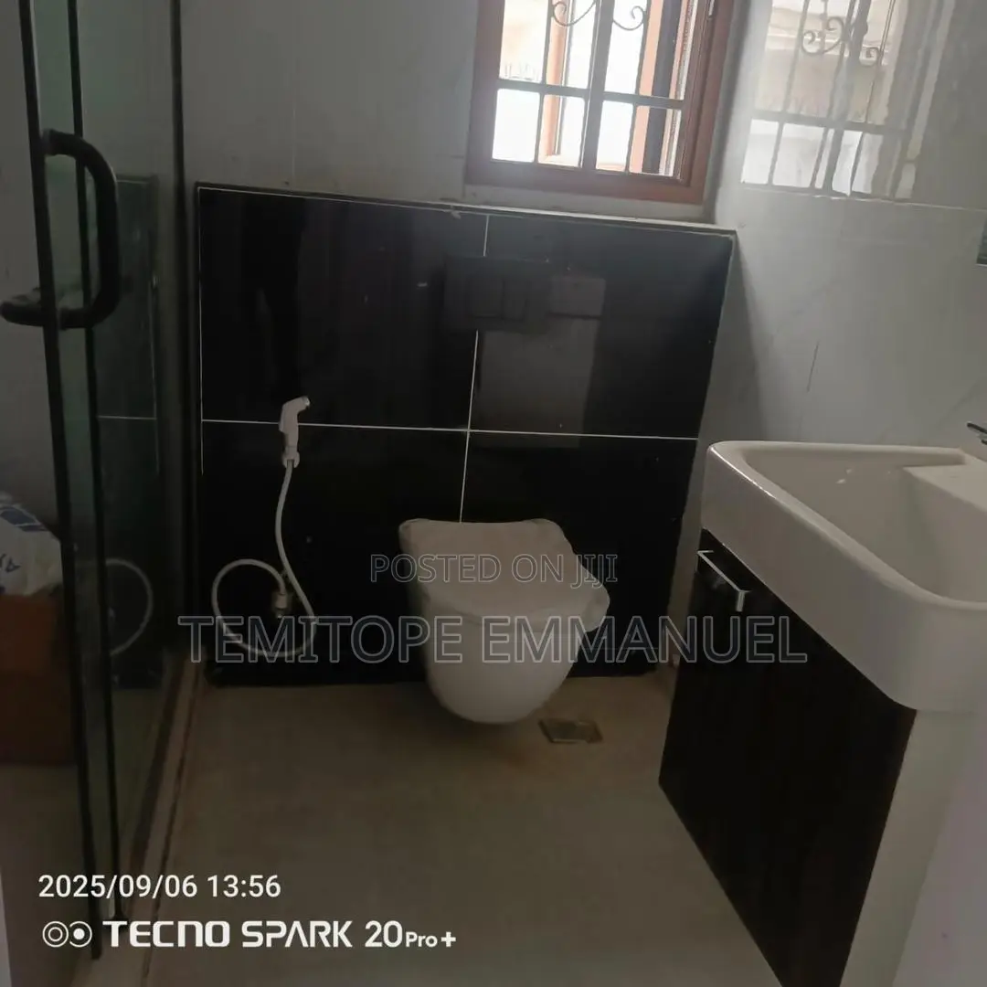 Furnished 6bdrm Mansion in Estate Inside Ikeja for sale in Ikeja GRA