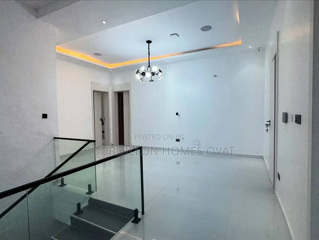 5bdrm Duplex in Sangotedo for sale in Sangotedo