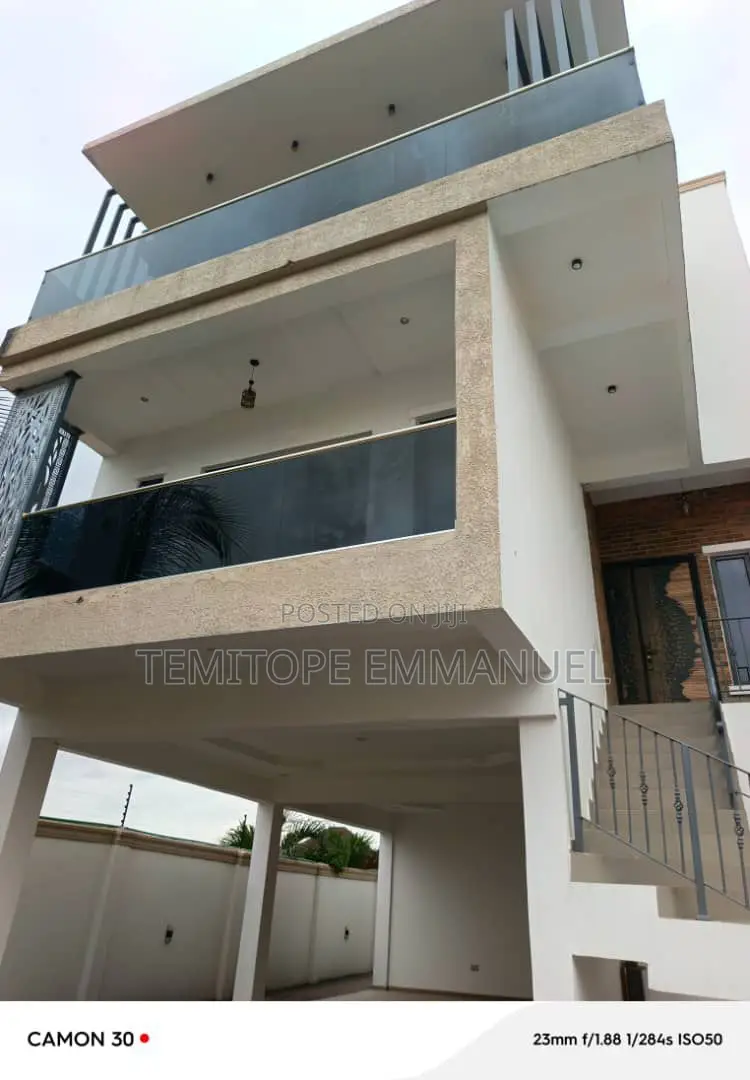 Furnished 6bdrm Duplex in Magodo Phase 2 Gra for sale in GRA Phase 2 Shangisha