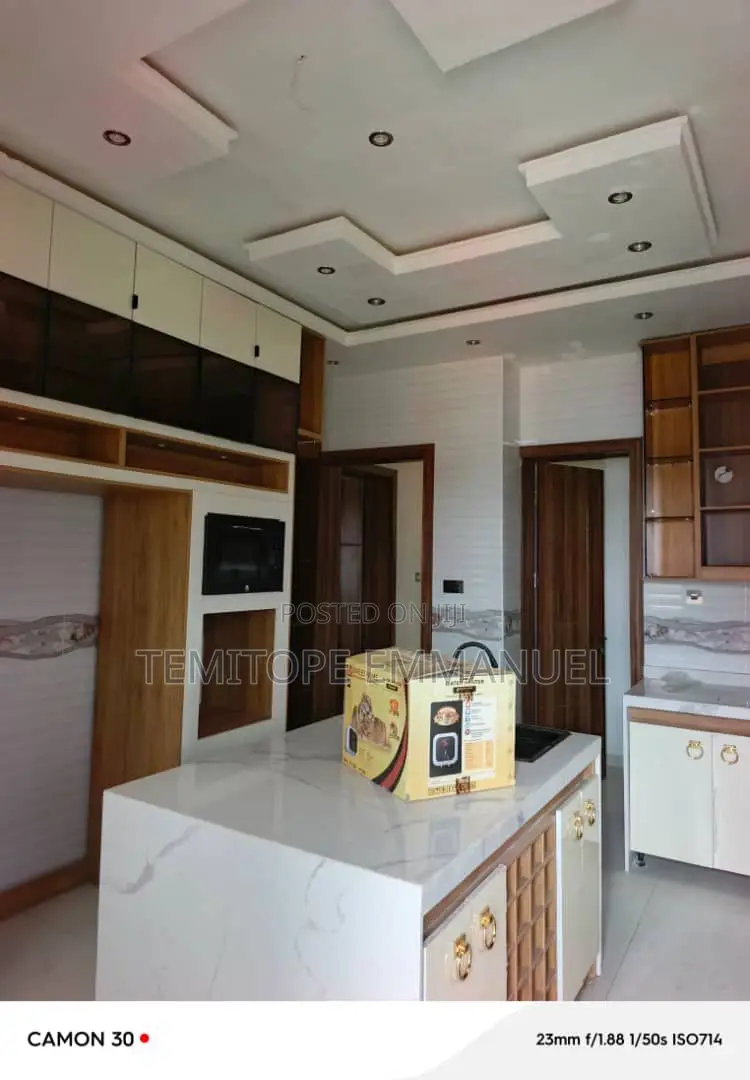 Furnished 6bdrm Duplex in Magodo Phase 2 Gra for sale in GRA Phase 2 Shangisha