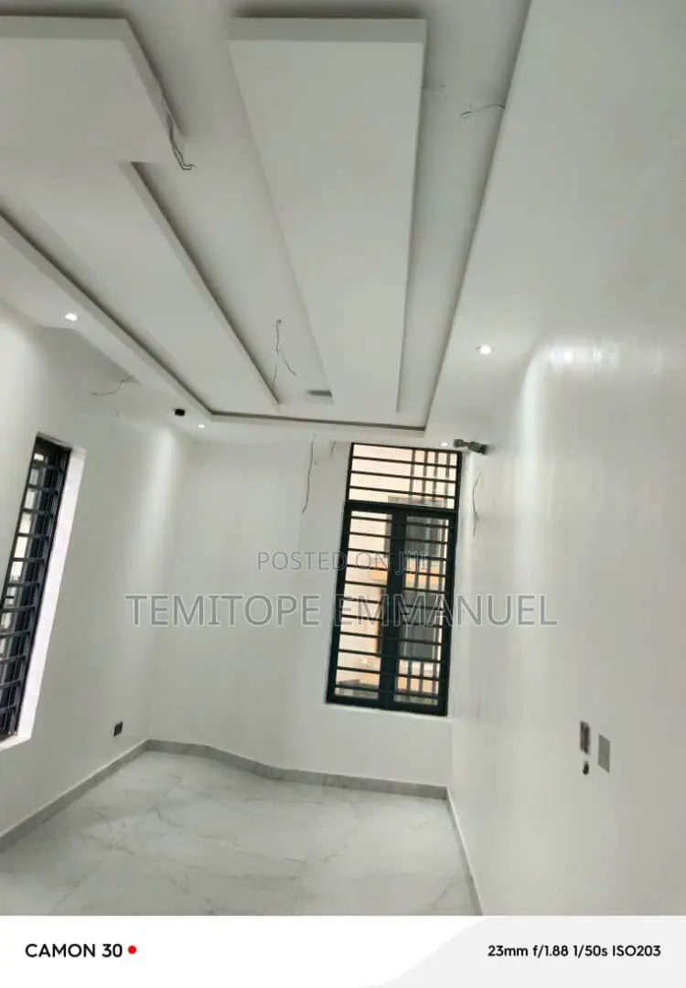 Furnished 7bdrm Duplex in Ikeja Gra for sale in Ikeja GRA