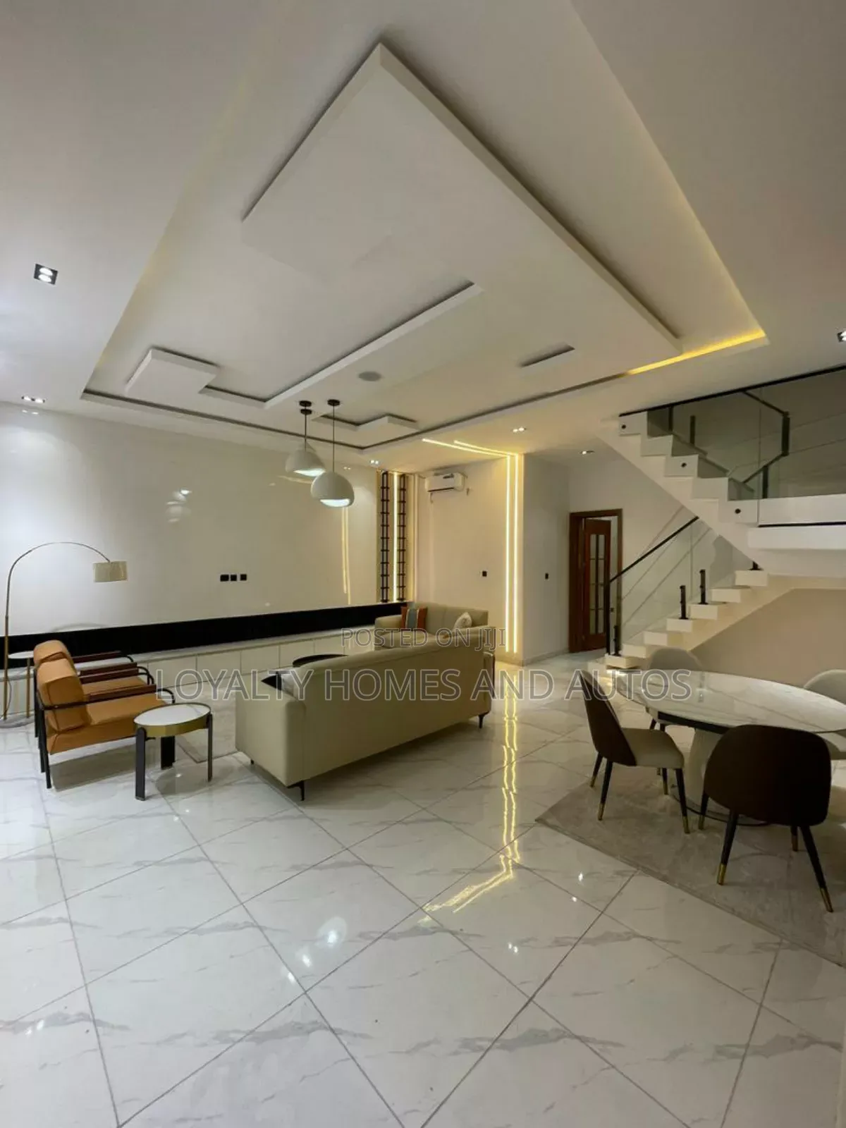 5bdrm Duplex in Chevron, Lekki for sale in Lekki