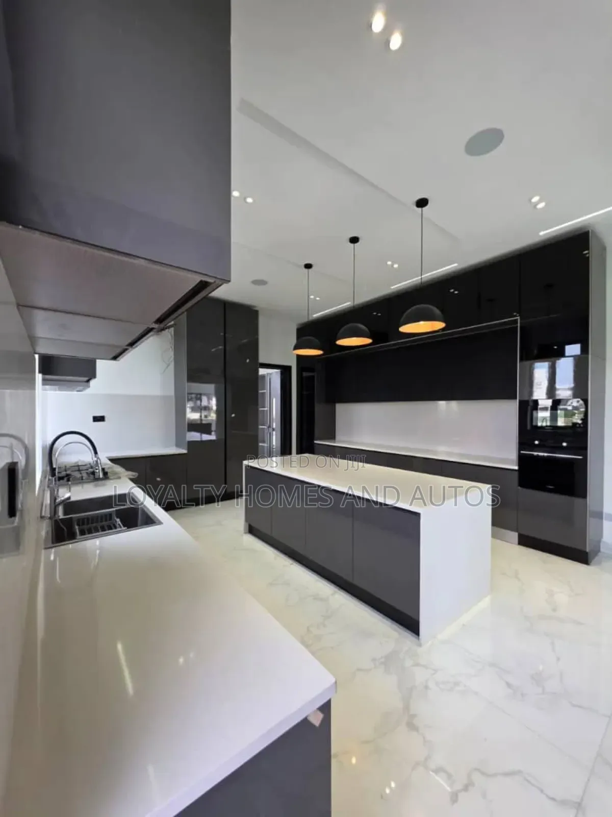 5bdrm Mansion in Pinnock Beach Estate for sale in Lekki