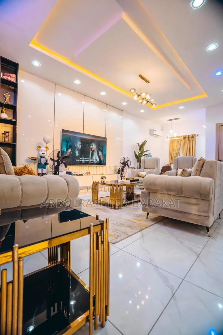 Luxury 3 Bedroom Duplex With Private Cinema Snooker Ps5 Tennis in Lekki Phase 2
