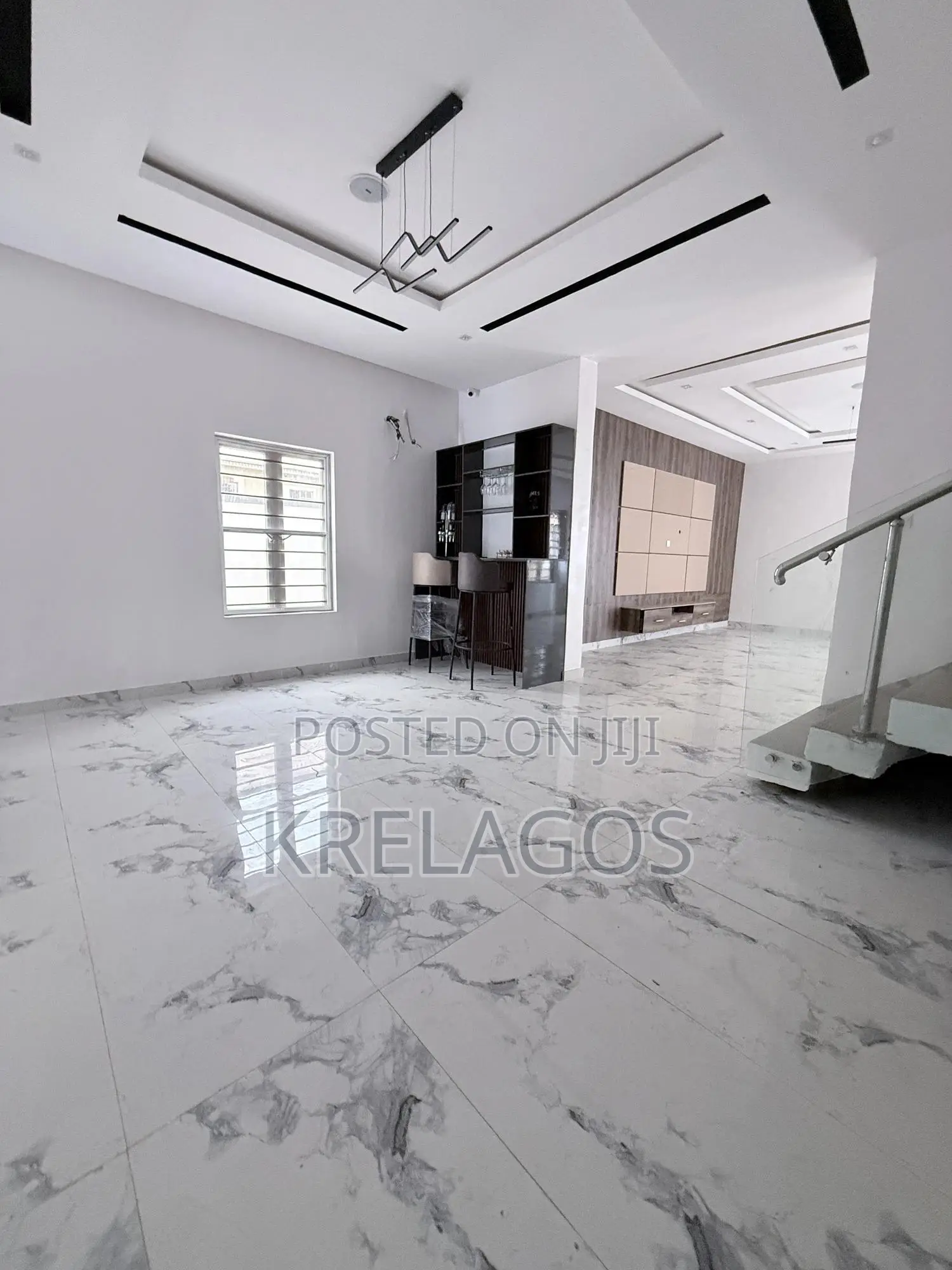 5bdrm Duplex in Chevron for sale in Chevron