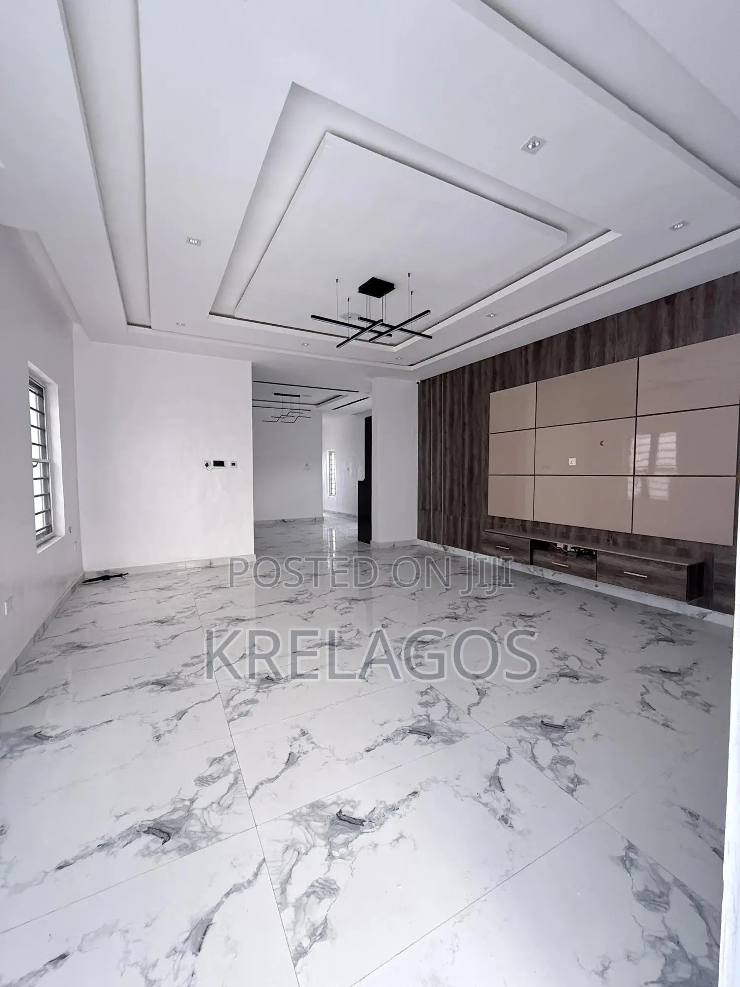 5bdrm Duplex in Chevron for sale in Chevron