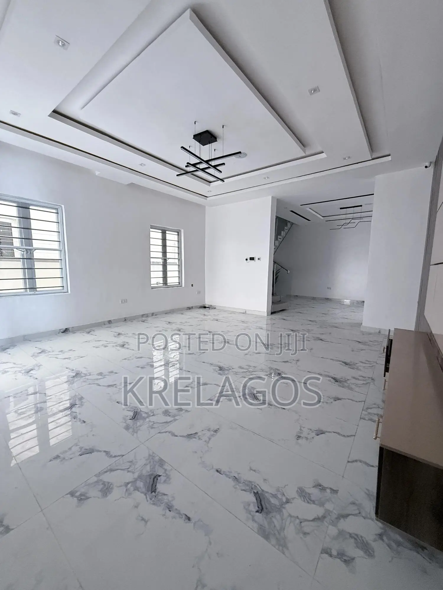 5bdrm Duplex in Chevron for sale in Chevron