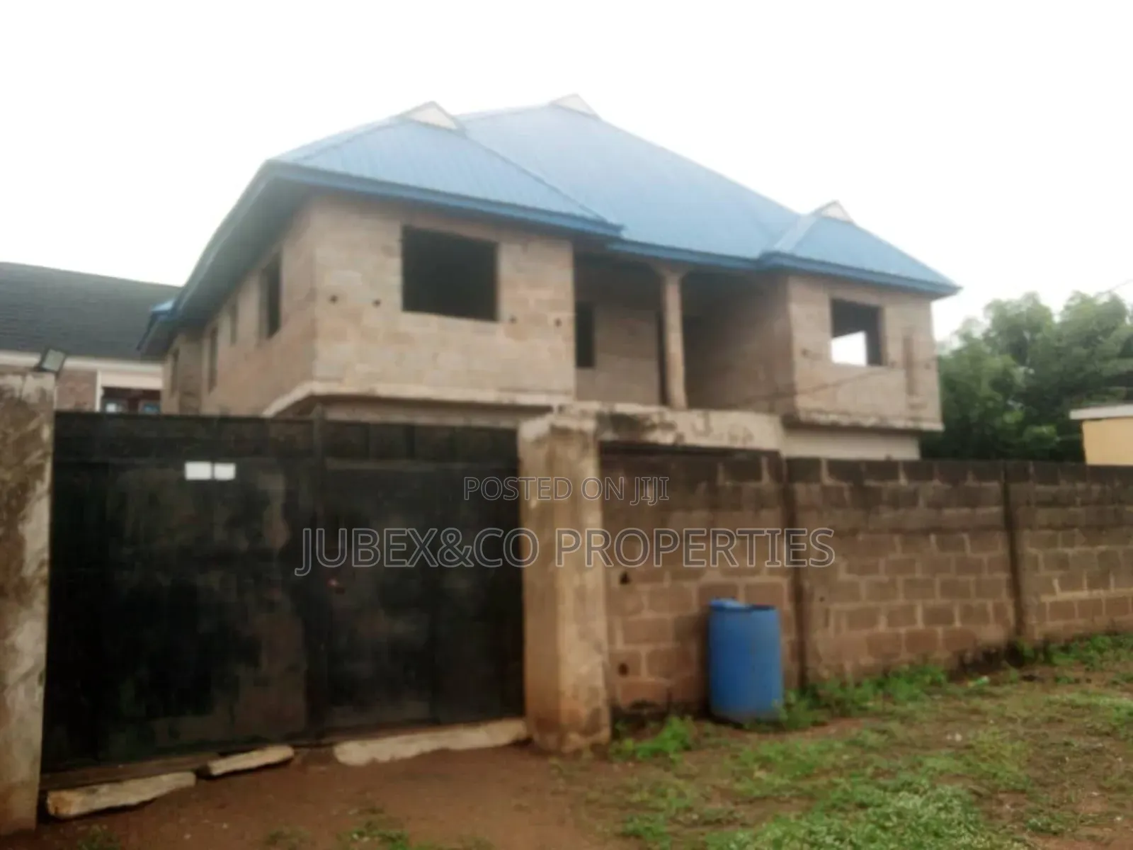 3bdrm Block of Flats in Omikunle Estate for sale in Oluyole