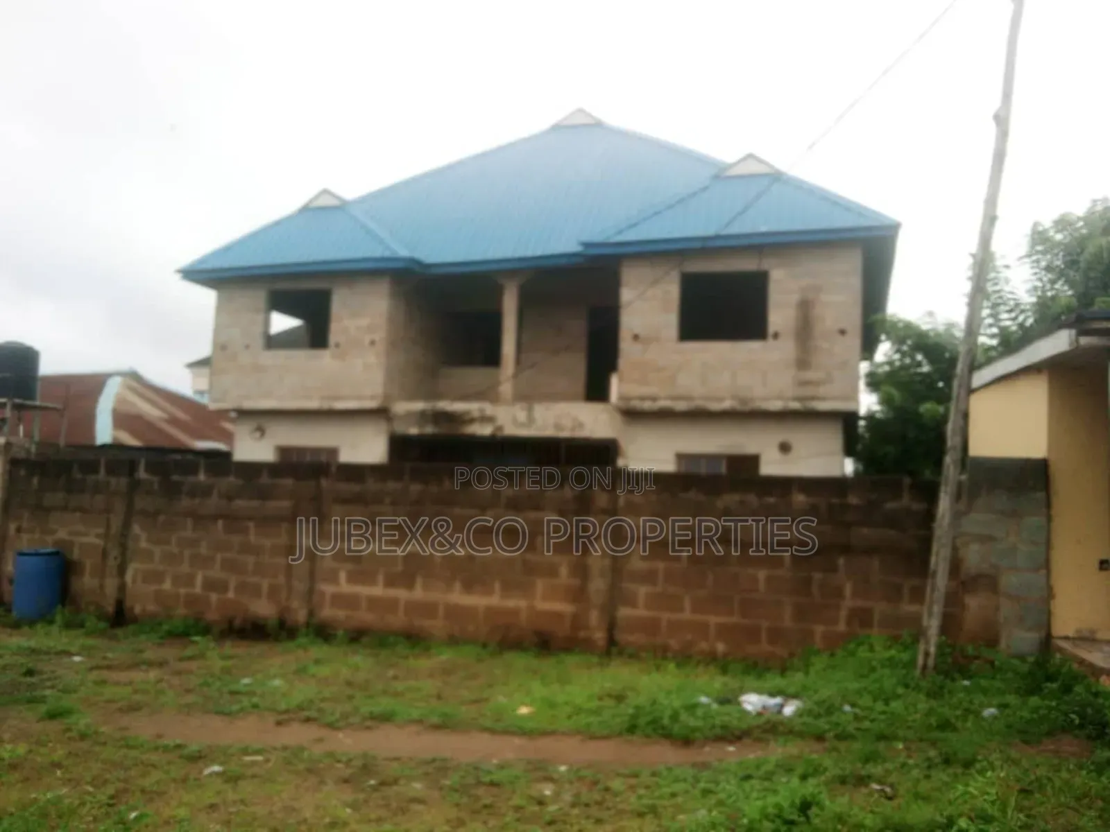 3bdrm Block of Flats in Omikunle Estate for sale in Oluyole
