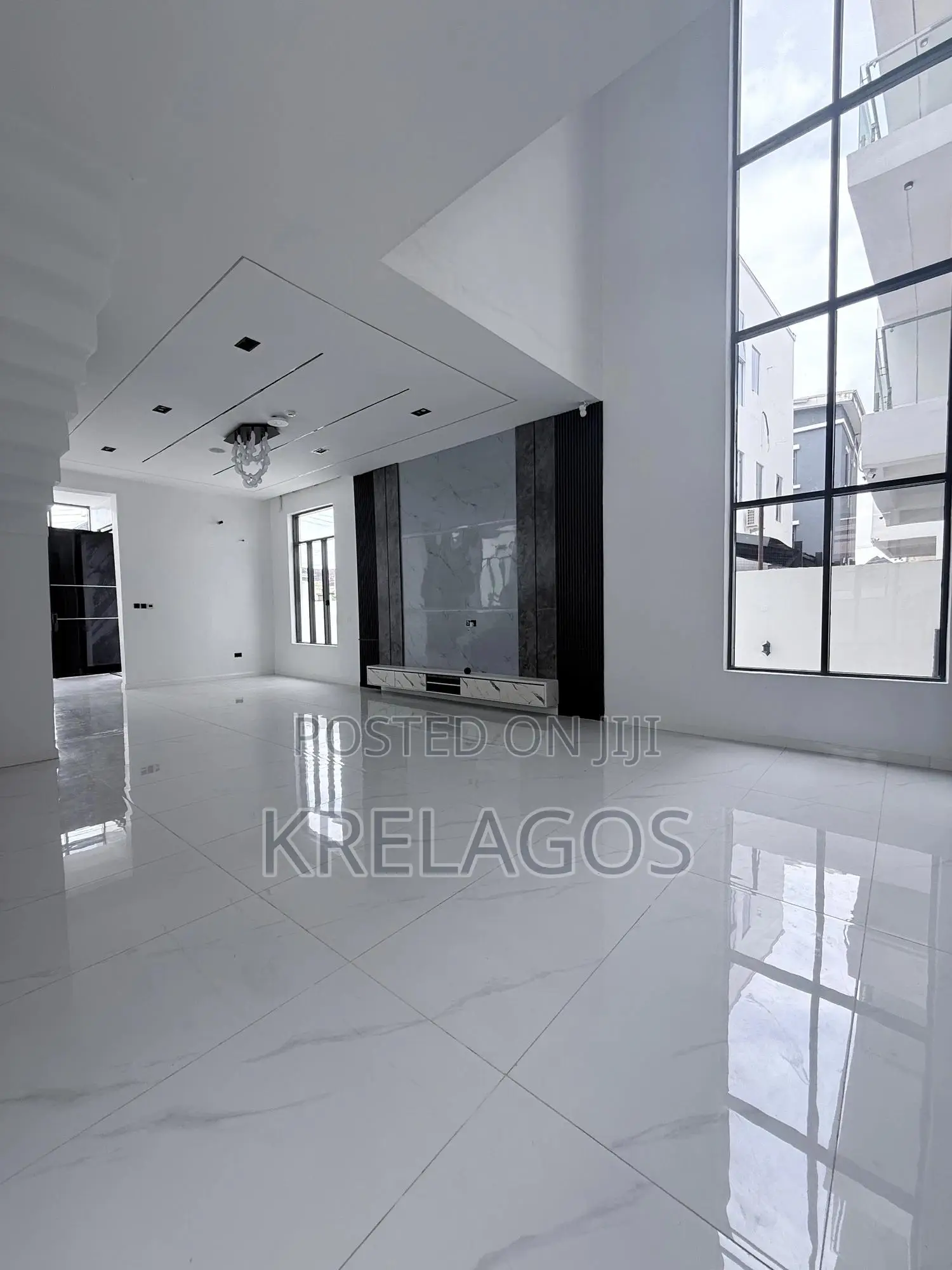 5bdrm Duplex in Chevron for sale in Chevron