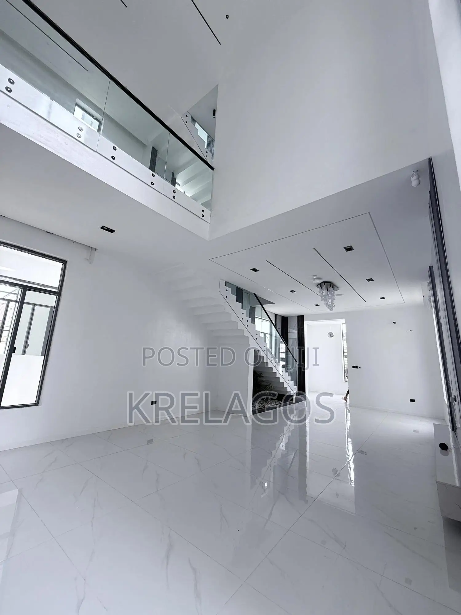 5bdrm Duplex in Chevron for sale in Chevron