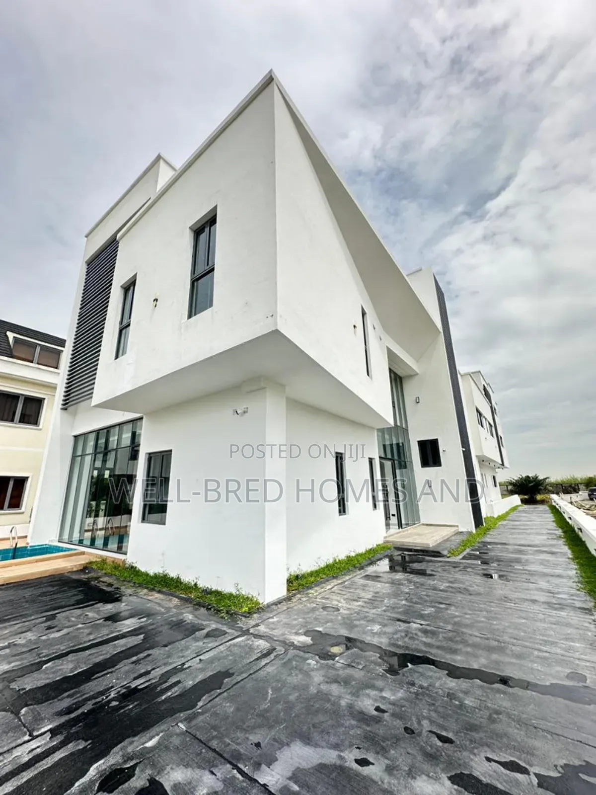 5bdrm Apartment in Ikate for sale in Ikate