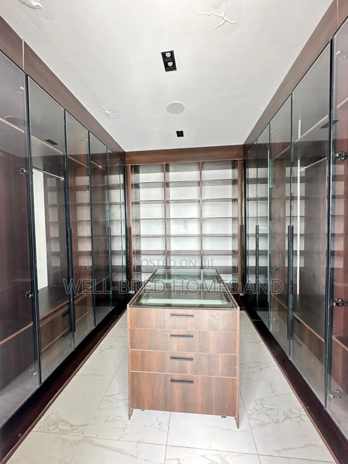 5bdrm Apartment in Ikate for sale in Ikate