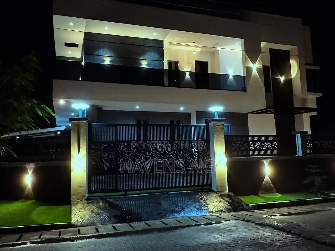 5bdrm Duplex in Sanga for sale in Sanga