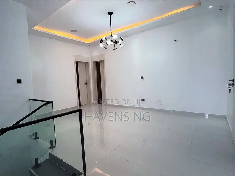 5bdrm Duplex in Sanga for sale in Sanga