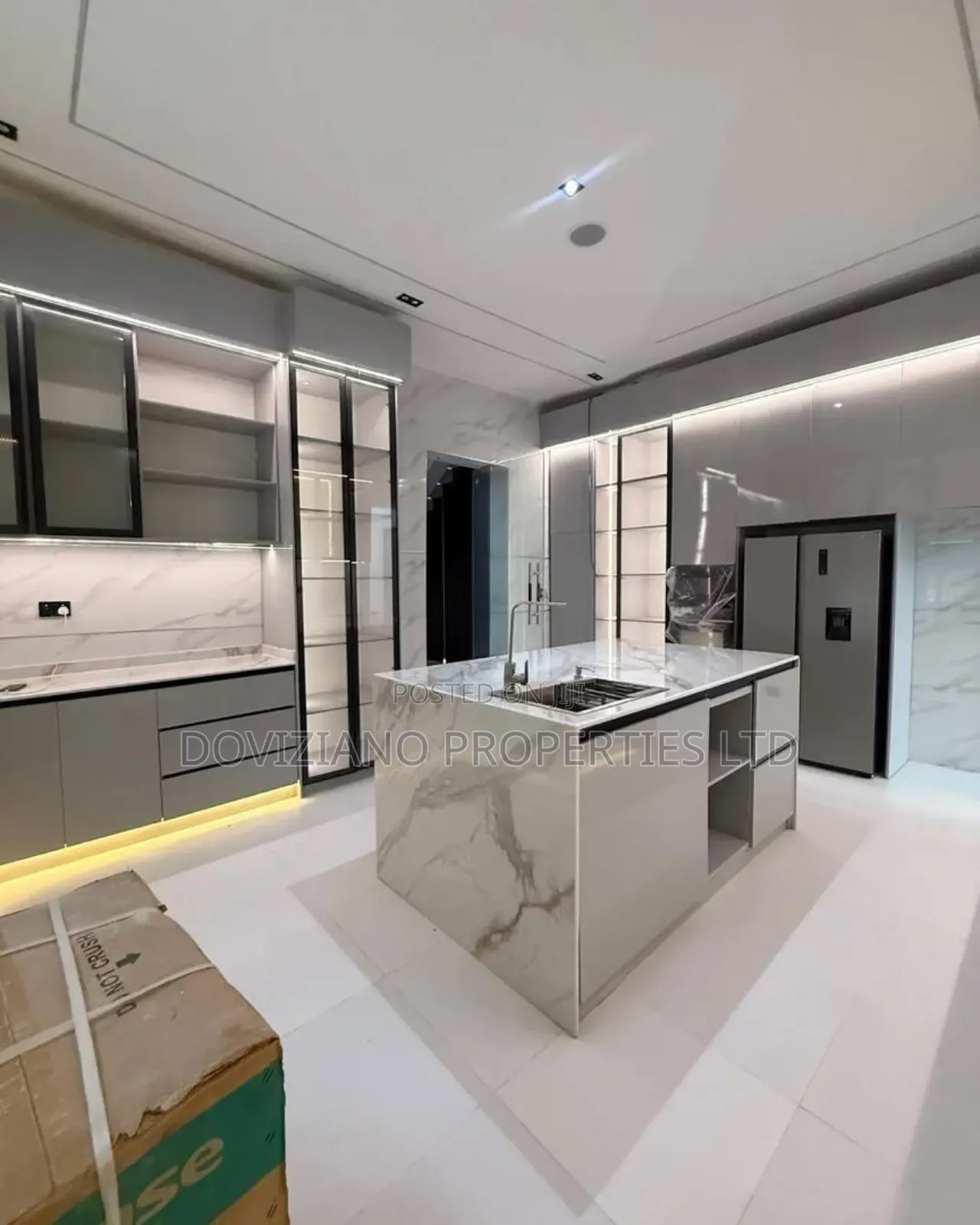 6bdrm Duplex in Ikota for sale in Ikota