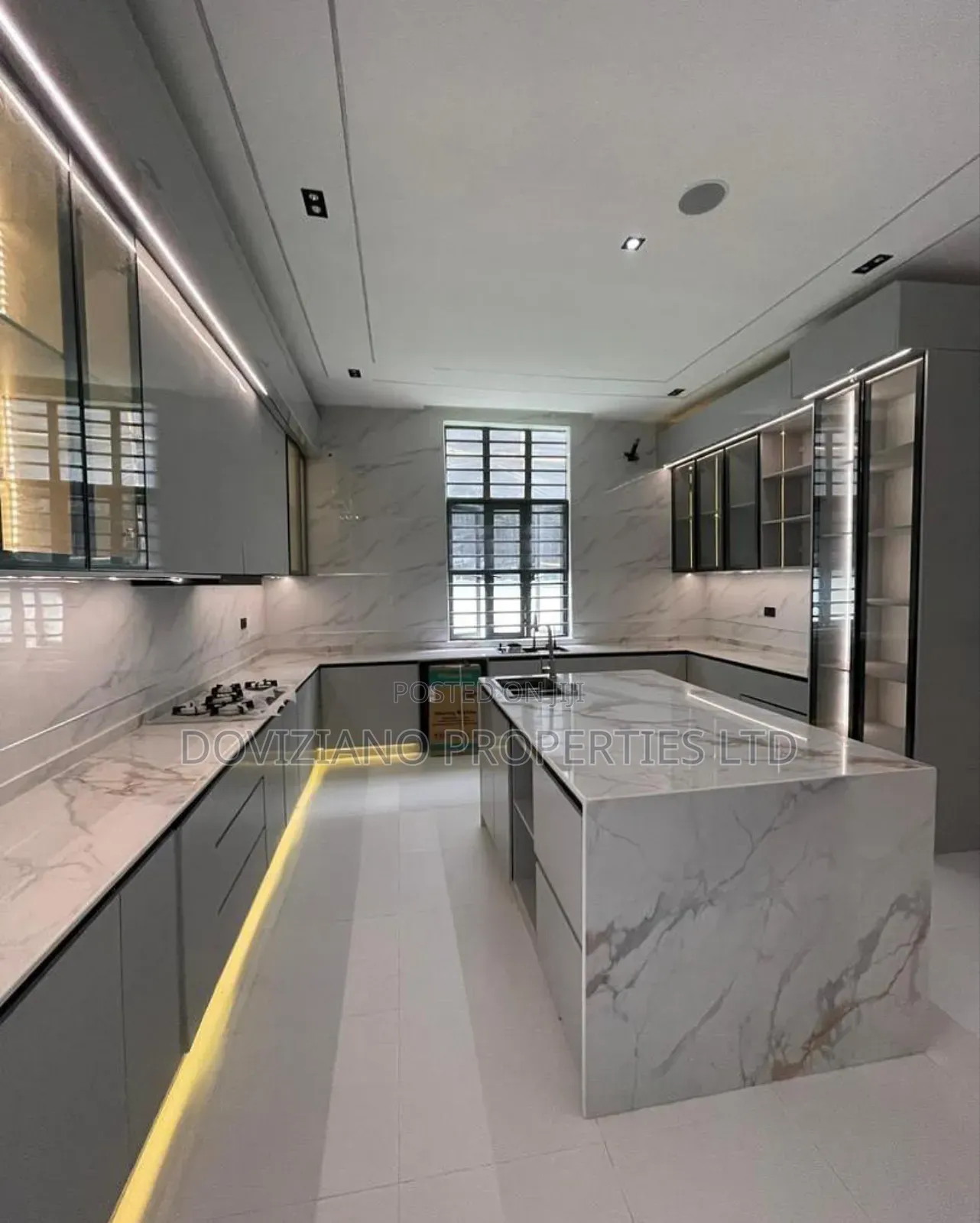 6bdrm Duplex in Ikota for sale in Ikota