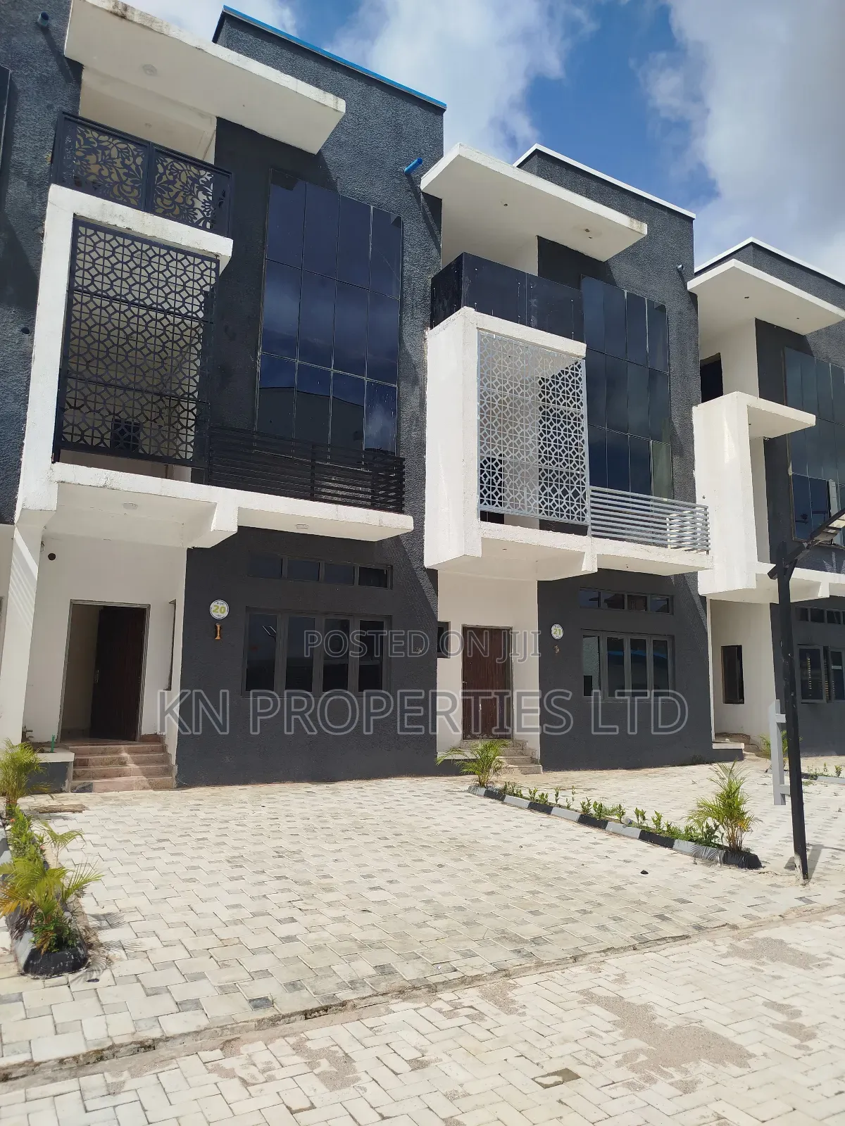 4bdrm Townhouse/Terrace in Estate Environment, Durumi for sale in Durumi