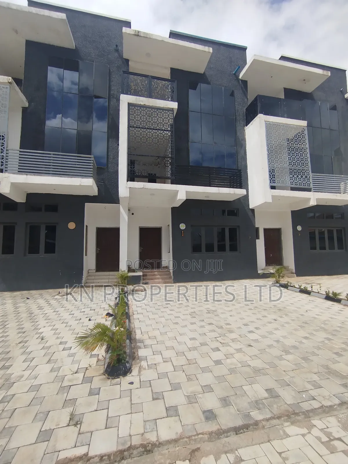 4bdrm Townhouse/Terrace in Estate Environment, Durumi for sale in Durumi