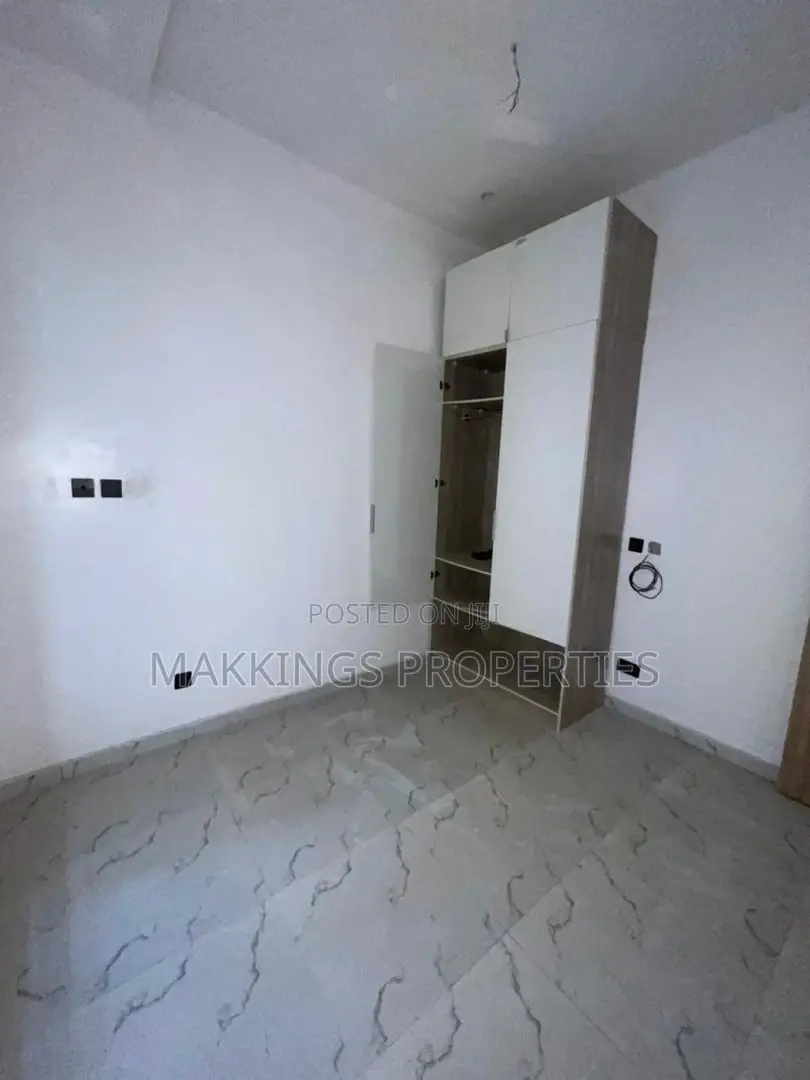 4bdrm Duplex in Ikota for rent in Ikota