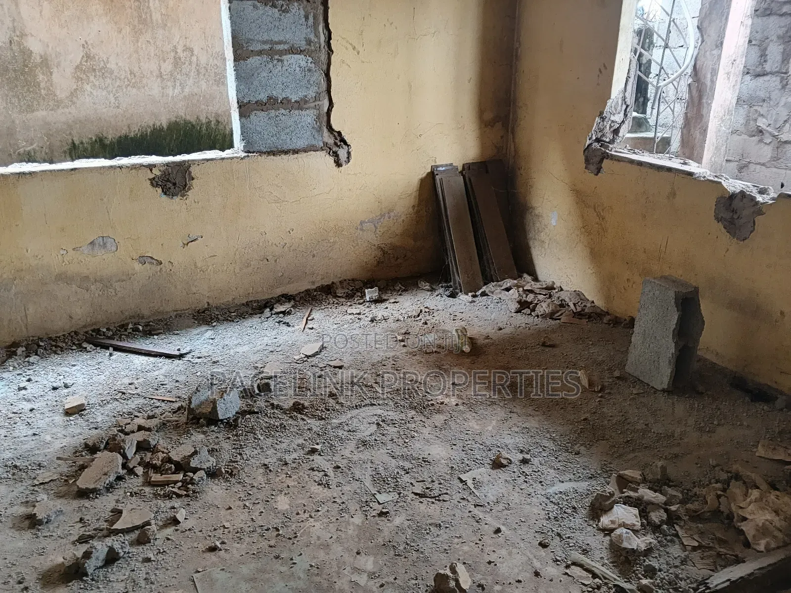 19bdrm Block of Flats in Iyana Ipaja for sale in Iyana Ipaja