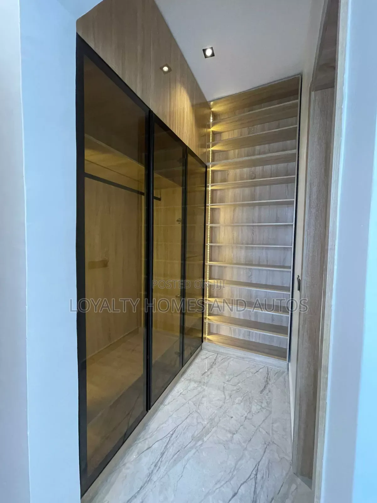 Furnished 5bdrm Mansion in Osapa, Lekki for sale in Lekki