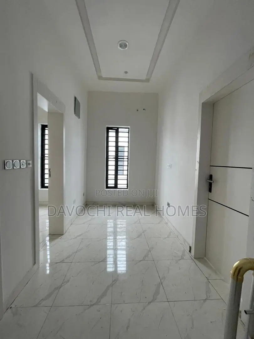 4bdrm Duplex in Ikota for rent in Ikota