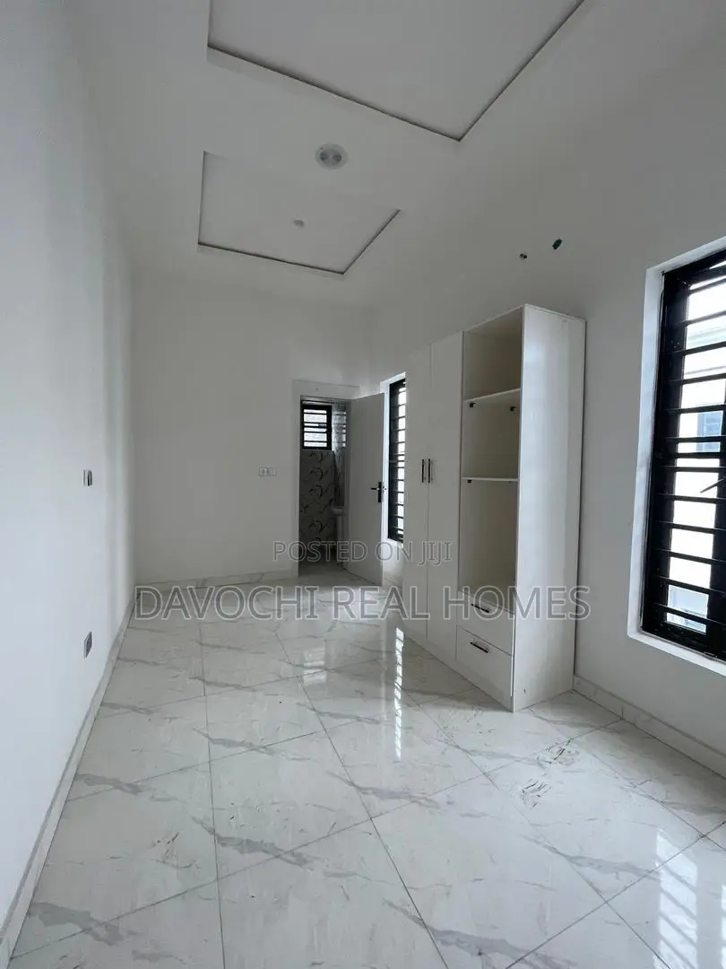 4bdrm Duplex in Ikota for rent in Ikota