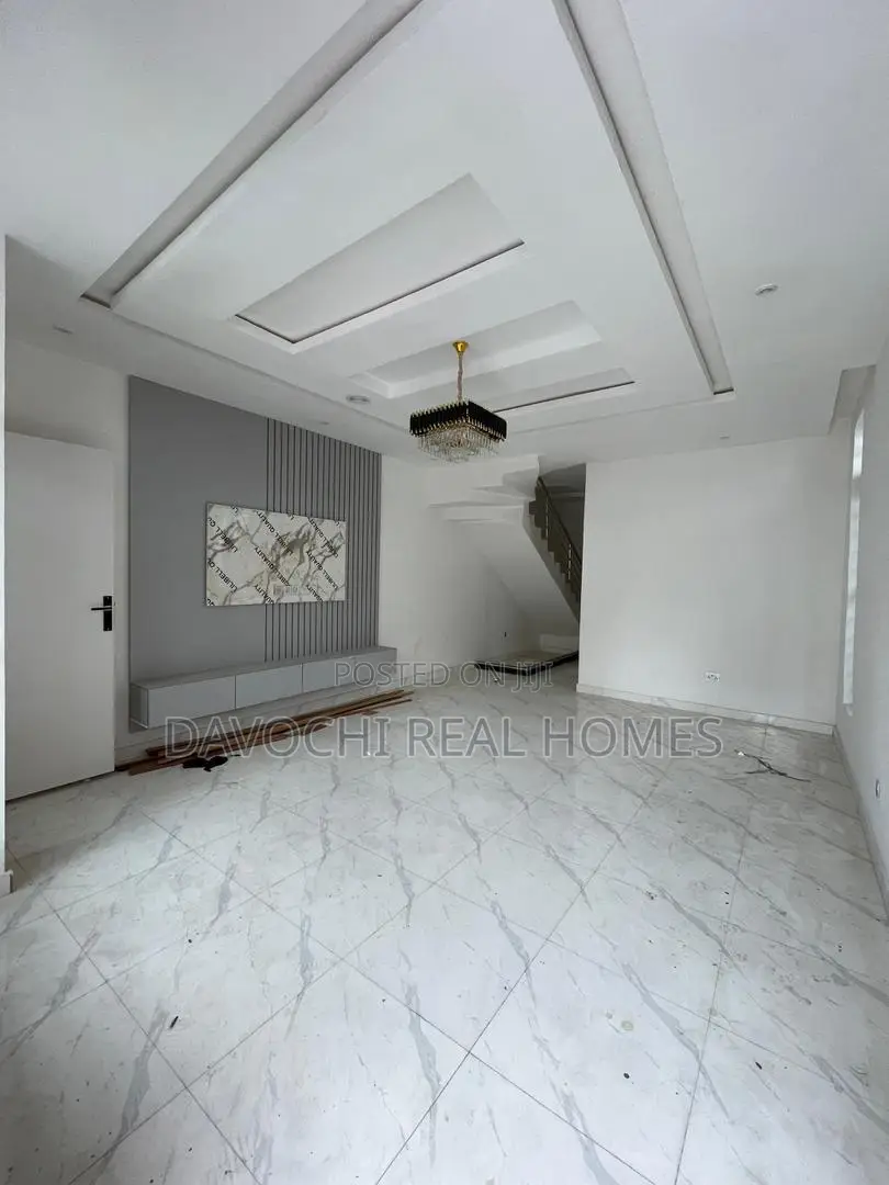 4bdrm Duplex in Ikota for rent in Ikota