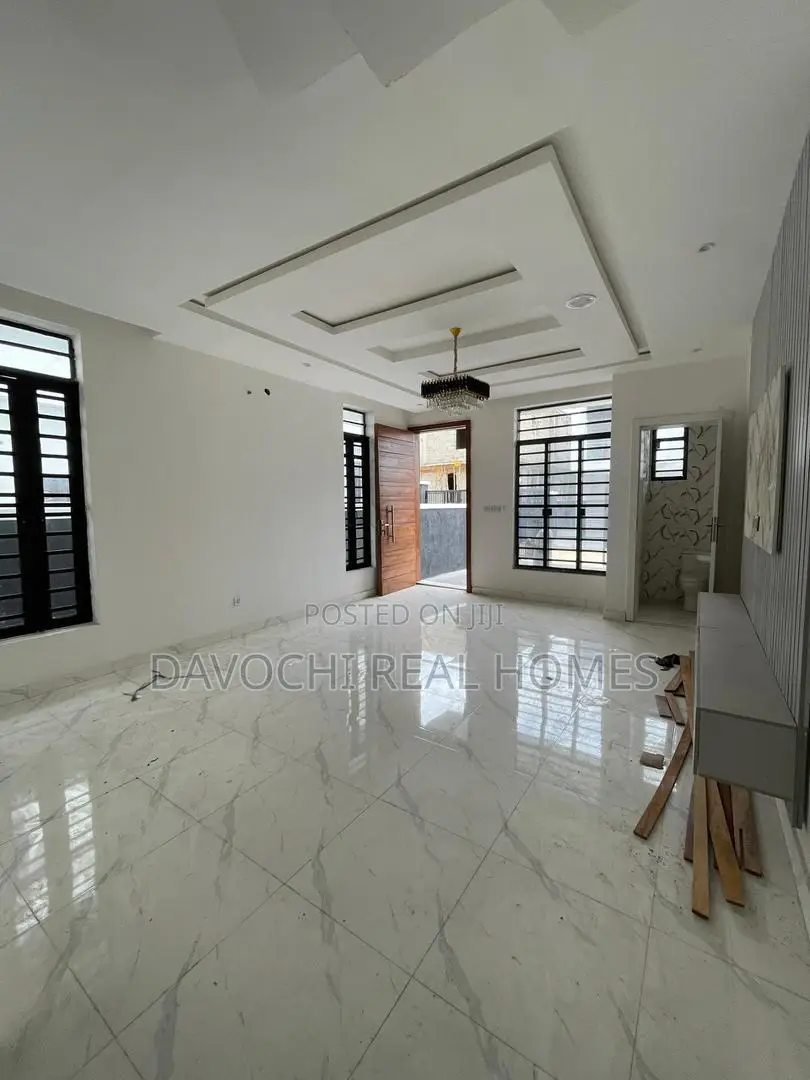 4bdrm Duplex in Ikota for rent in Ikota