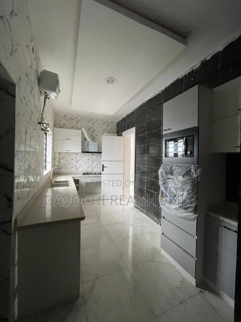 4bdrm Duplex in Ikota for rent in Ikota