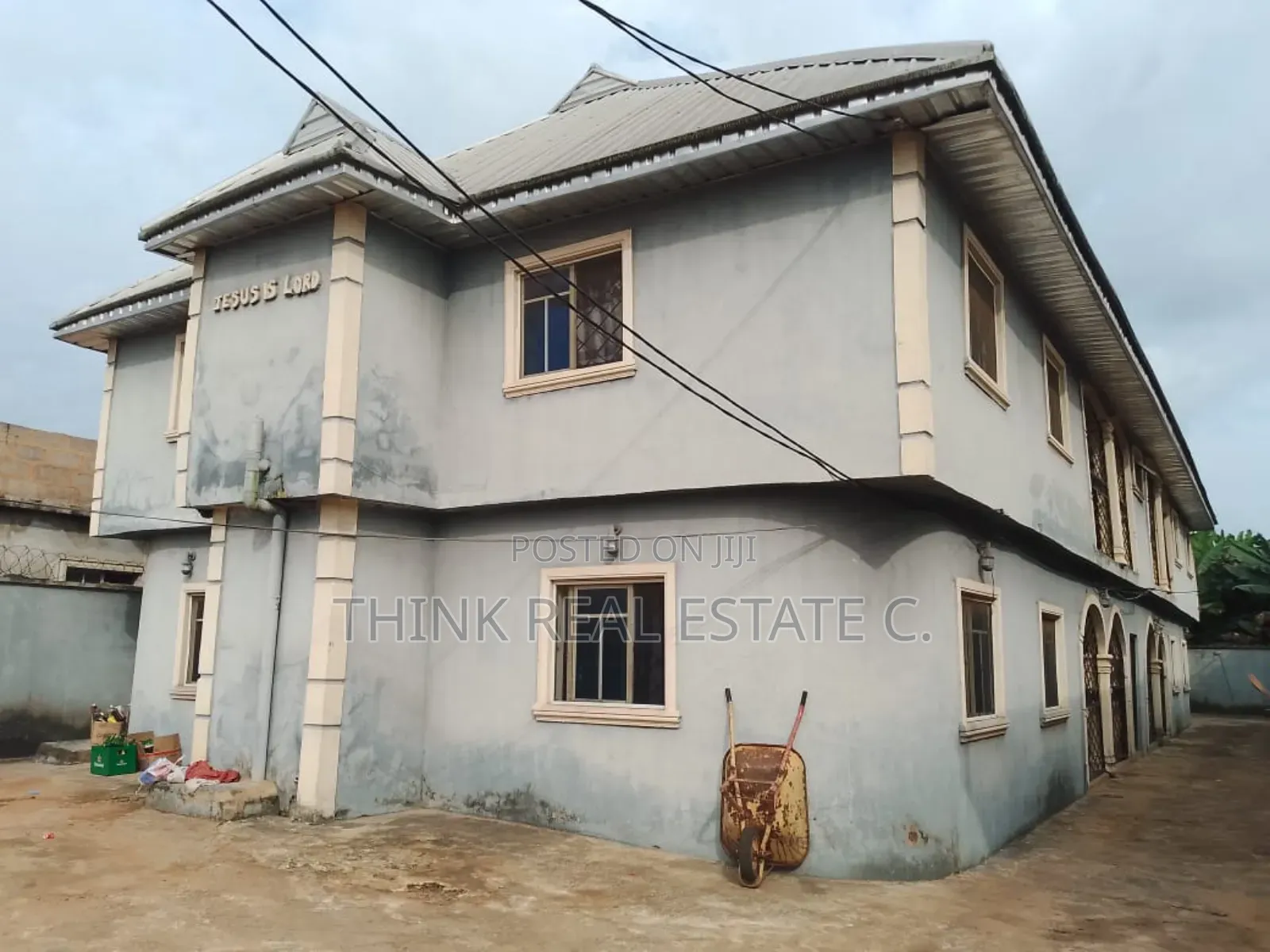3bdrm Block of Flats in Aduwawa, Benin City for sale in Benin City