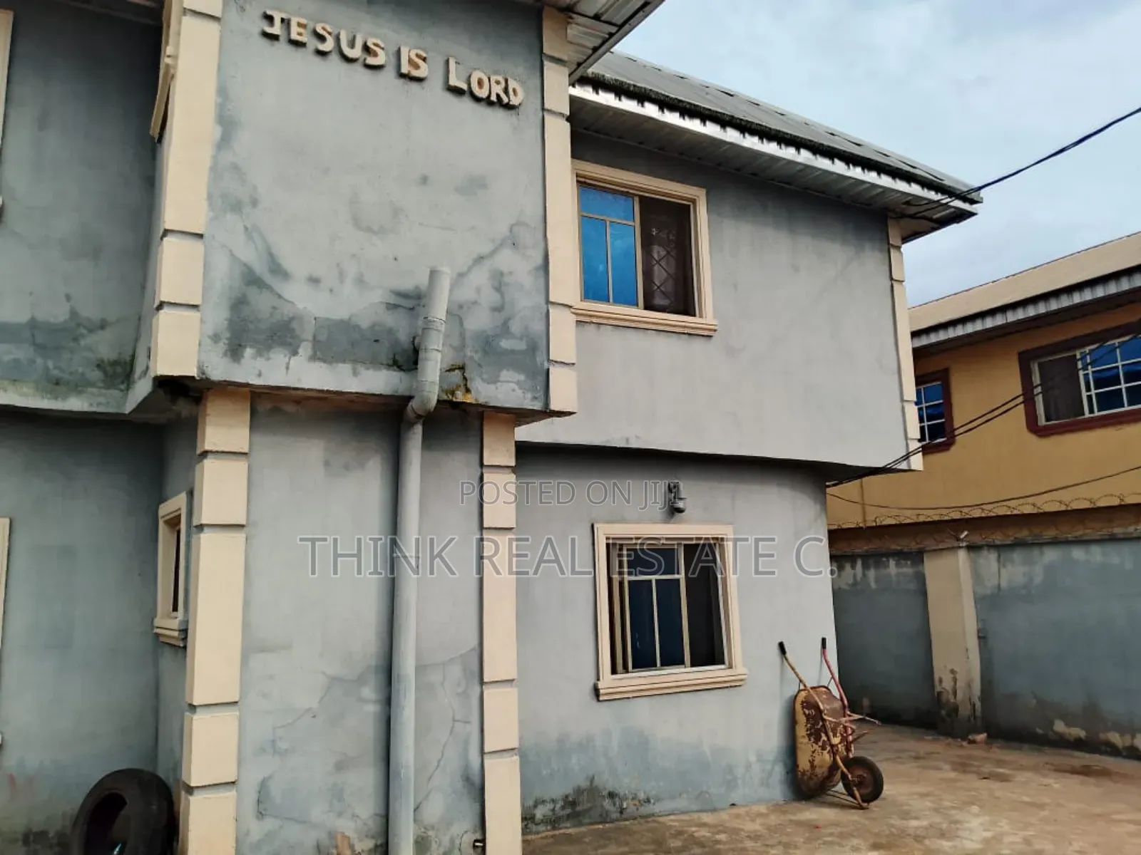 3bdrm Block of Flats in Aduwawa, Benin City for sale in Benin City