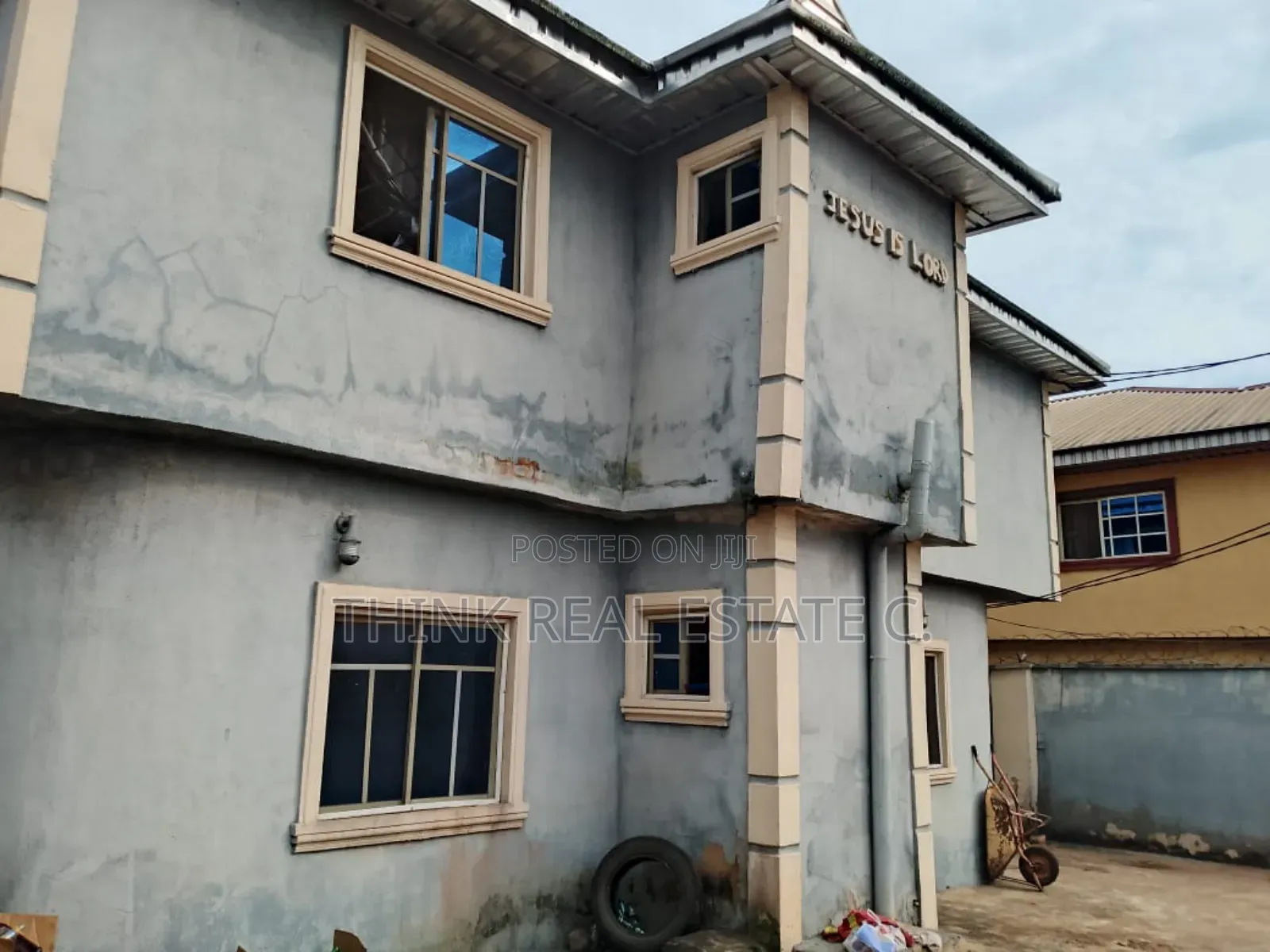 3bdrm Block of Flats in Aduwawa, Benin City for sale in Benin City