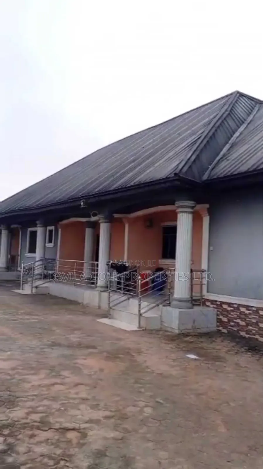 9bdrm Block of Flats in Benin City for sale in Benin City