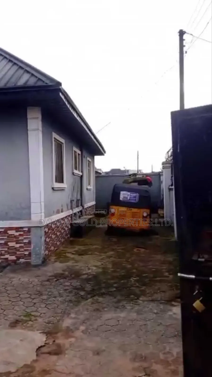 9bdrm Block of Flats in Benin City for sale in Benin City