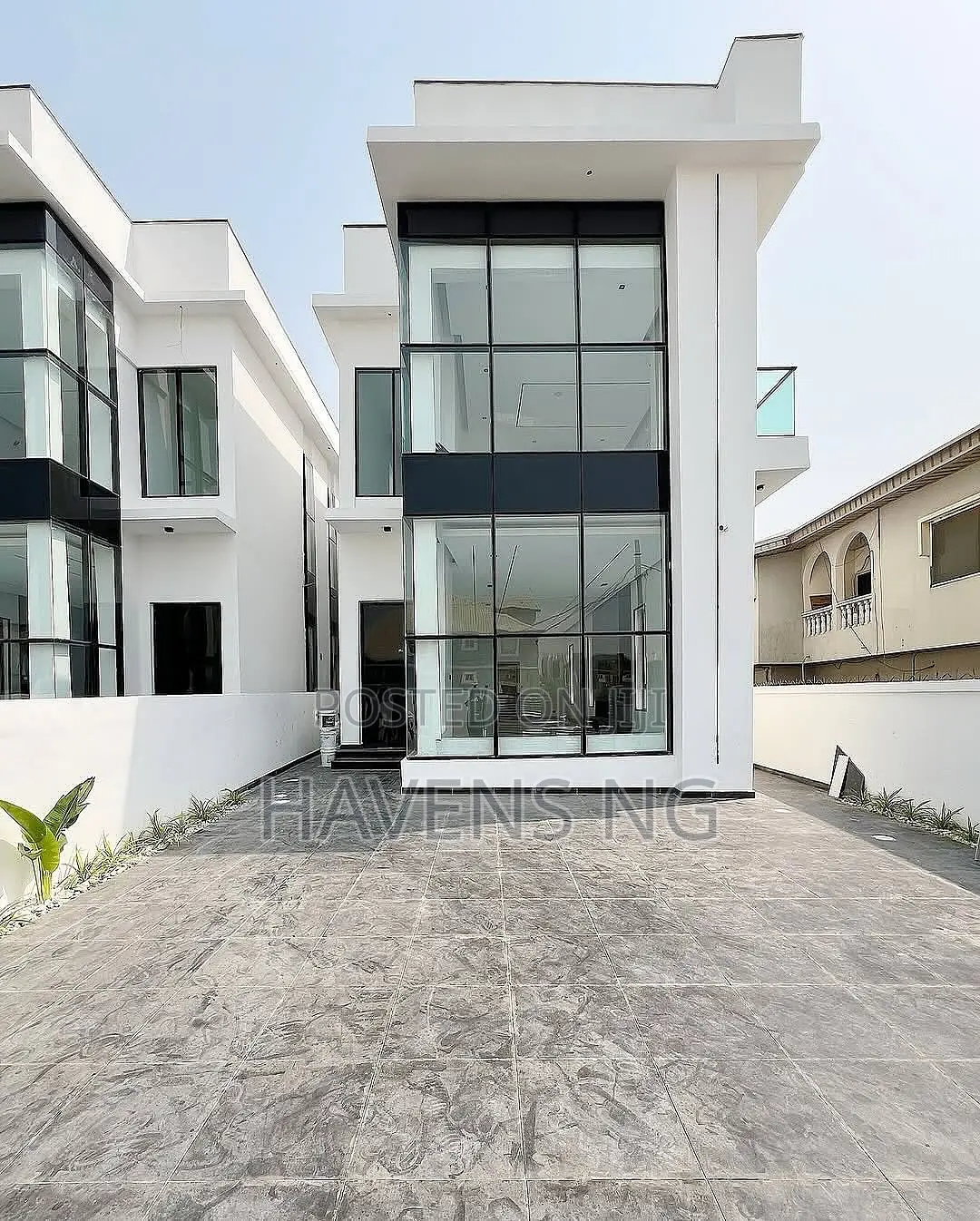 5bdrm Duplex in Ikota for sale in Ikota