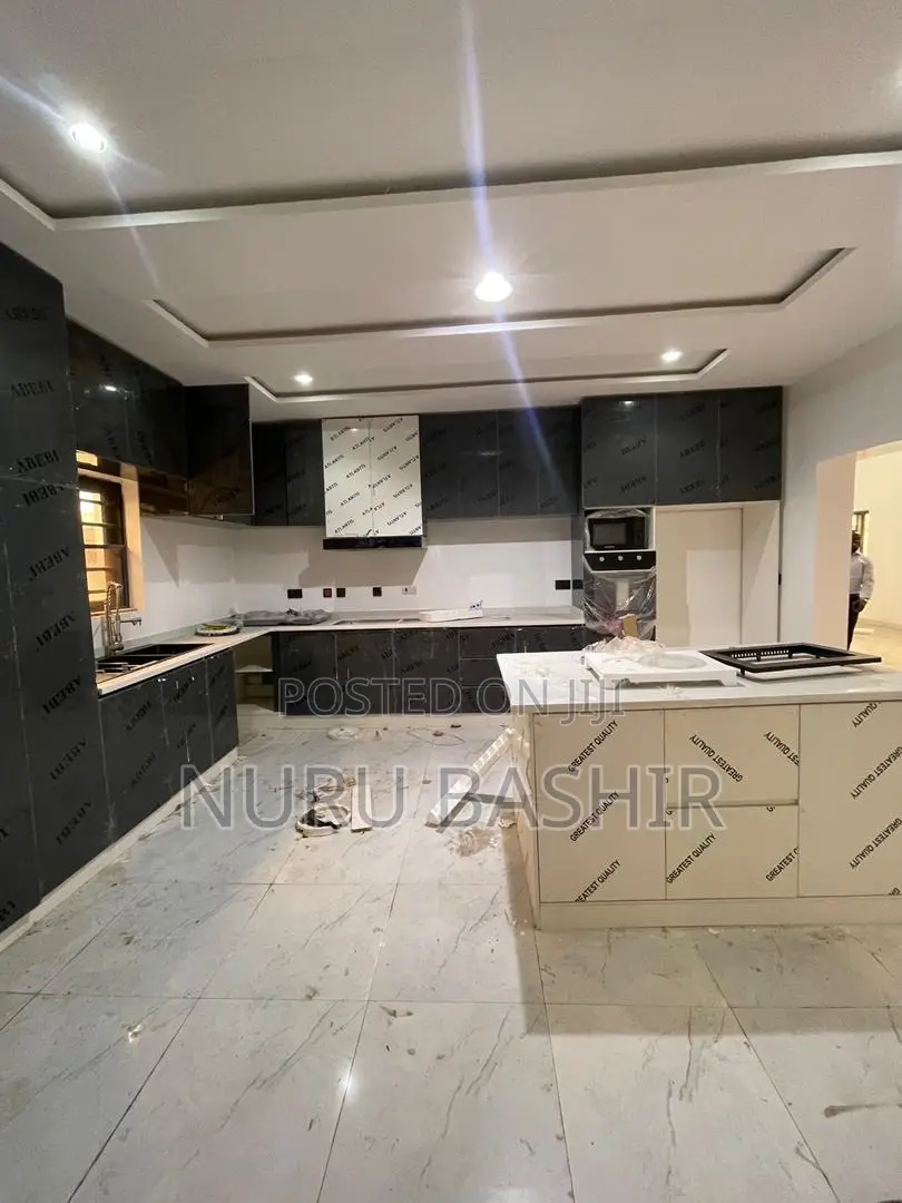 Furnished 4bdrm Duplex in Oluyole for sale in Oluyole Estate