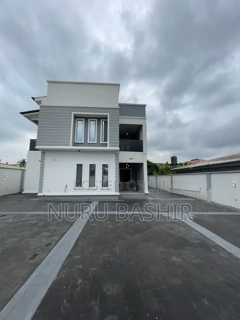 Furnished 4bdrm Duplex in Oluyole for sale in Oluyole Estate