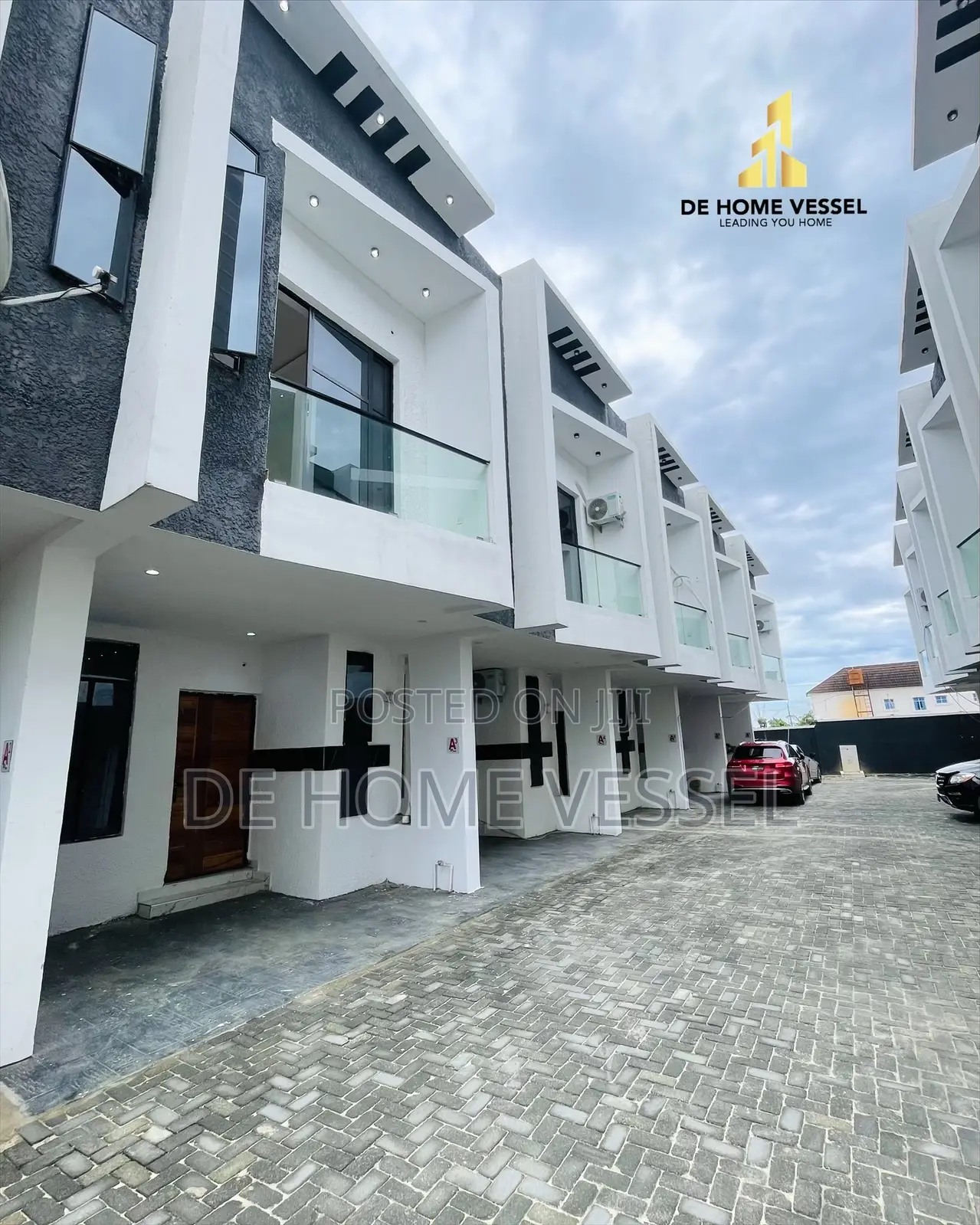 4bdrm Townhouse/Terrace in Ikota for sale in Ikota