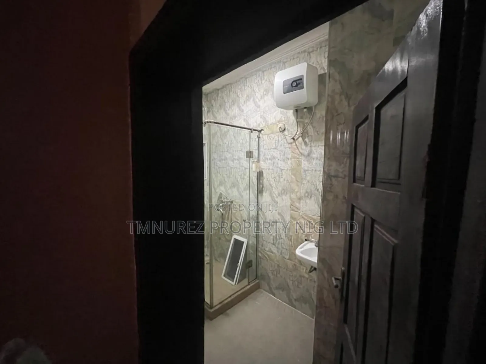 3bdrm Apartment in Chevron Estate, Lekki for rent in Lekki