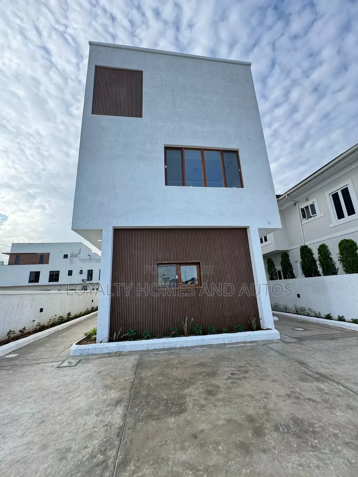 Furnished 4bdrm House in Pinnock Beach Estate, Lekki for sale in Lekki