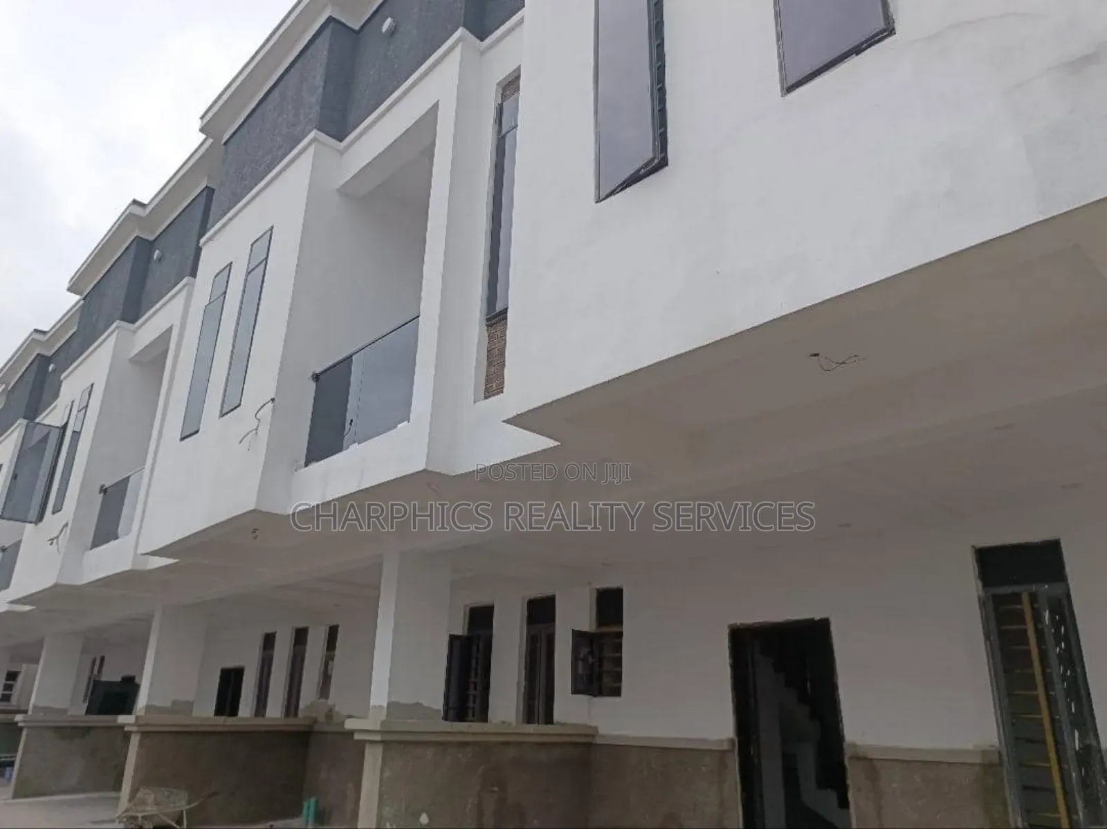 3bdrm Duplex in Chevron for sale in Chevron